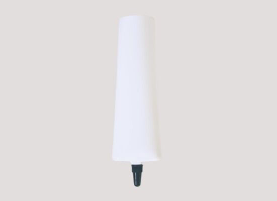 30mm 径のプラスチック化粧管 30~60ml 容量と日焼け止めの包装のための長いノズル